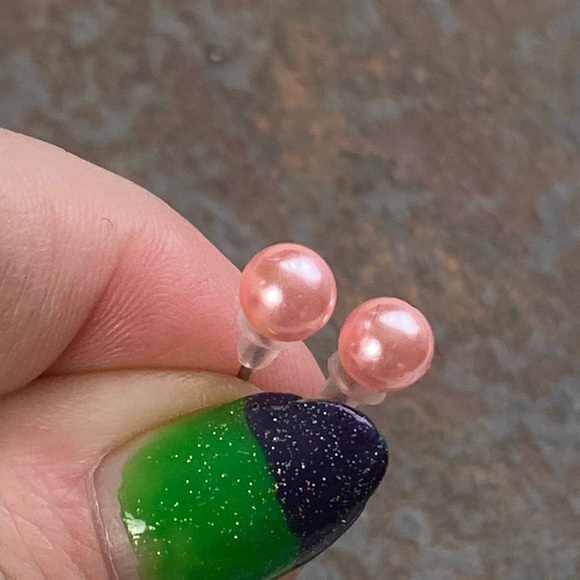 🎈Sale 🎈2 for $10 NWOT spring baby pink faux Pearl small ball post earrings - Picture 6 of 6